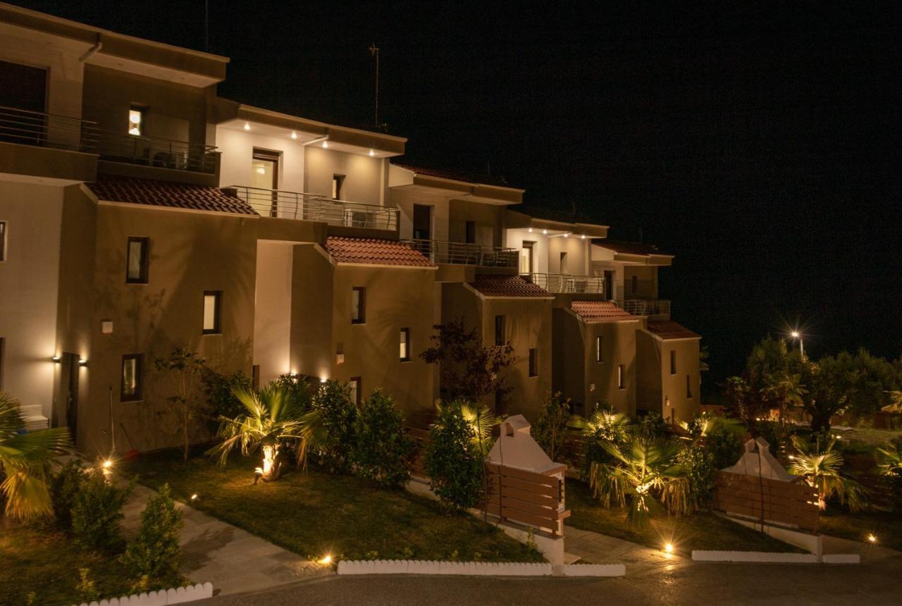Pefkohori Golden Mountain Beach Villas Экстерьер фото